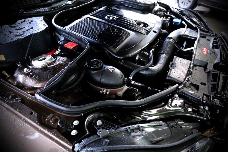 Motorraum reinigen: Tipps zur Motorwäsche ➤ AUTODOC BLOG
